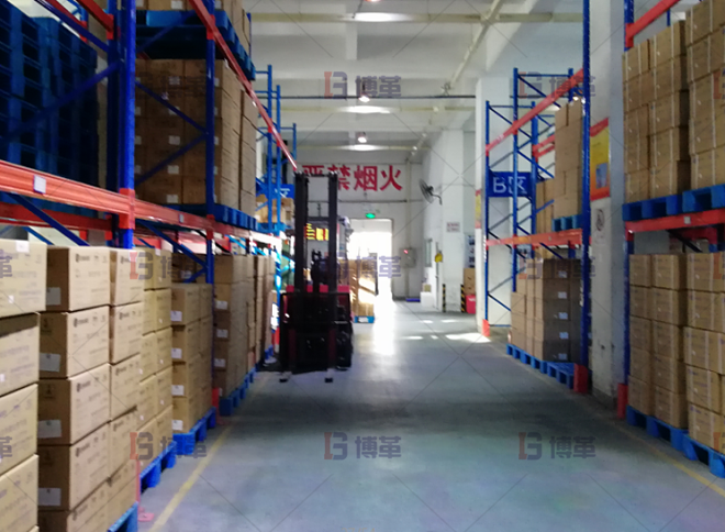 有序的倉(cāng)庫(kù)管理及標(biāo)識(shí)，發(fā)貨和收貨通過(guò)倉(cāng)庫(kù)集中配送。